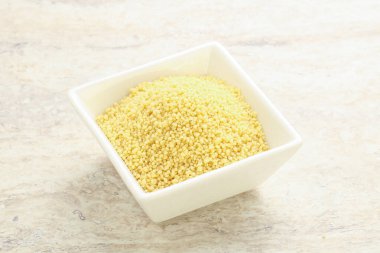 Pişirmek için klozette çiğ kuskus