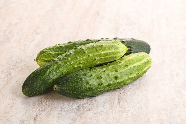 Fersh Jugosos Pepinos Verdes Montón Aislado — Foto de Stock