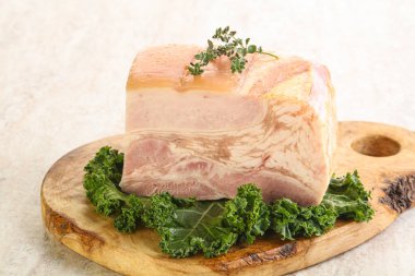 Ev yapımı domuz pastırması.