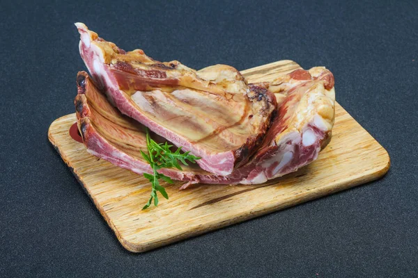 Côtes Porc Fumé Sur Fond Bois Servi Rucola — Photo