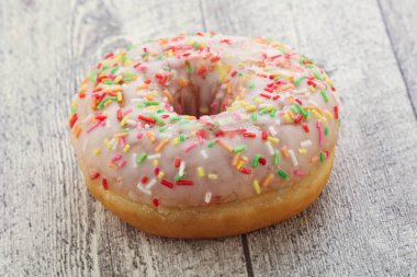 Tatlı jöleli vanilyalı çörek ve kremalı tatlı