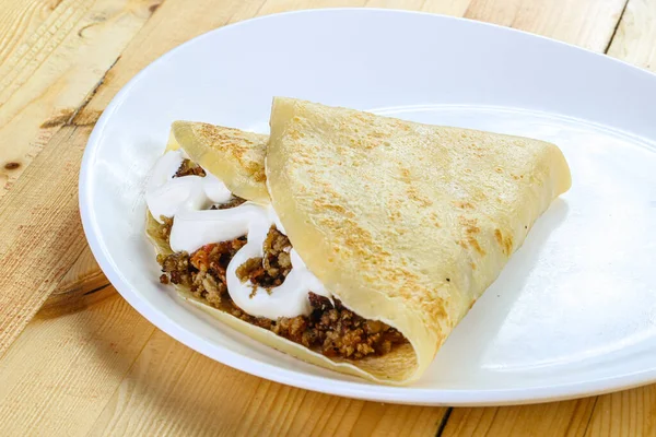 Crêpe Viande Hachée Sauce Mayonaise — Photo