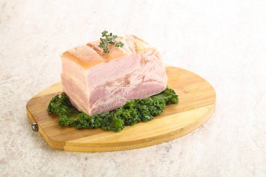 Ev yapımı domuz pastırması.