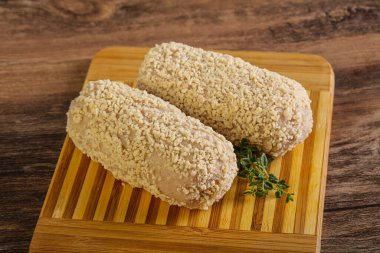 Fırında pişmemiş tavuk pirzolası.