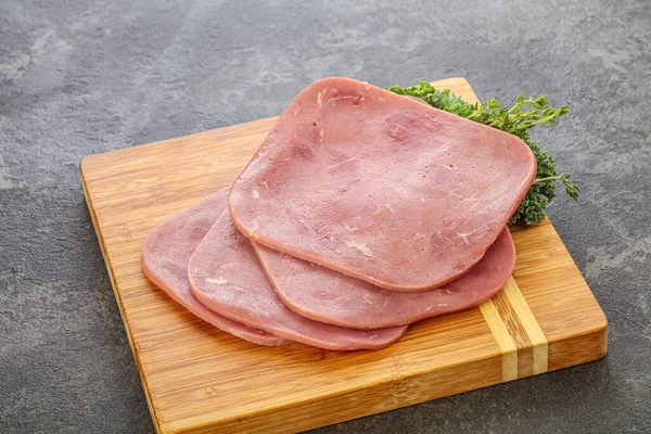 Szeletelt Marhahús Sonka Snack Fedélzeten — Stock Fotó