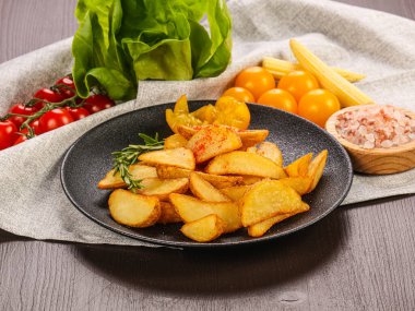 Patates kızartması tabakta lezzetli patates