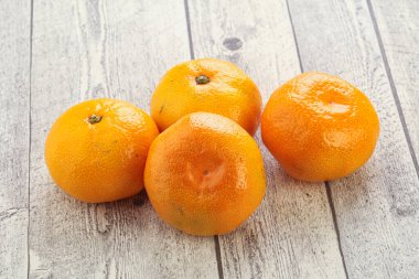 Taze taze sulu sarı mandalina yığını