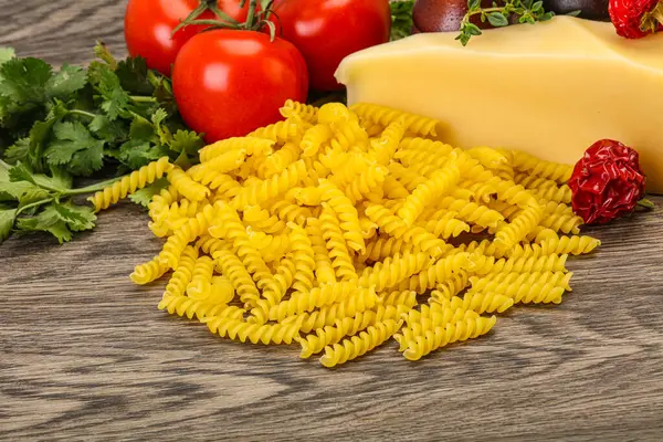 Raw Italian Pasta Fusilli Cooking Vegetables — Stock Photo, Image