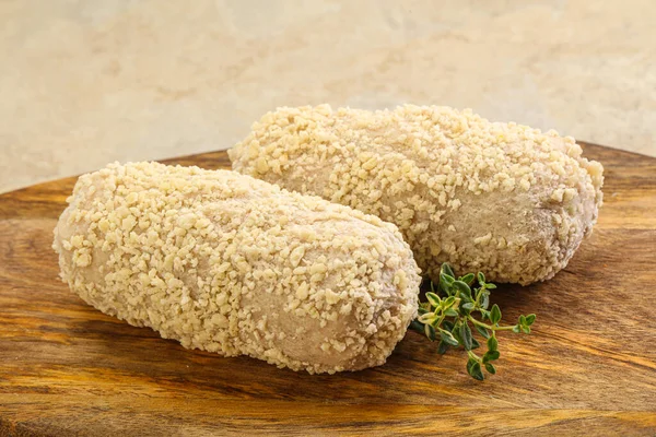 Raw Breaded Chicken Cutlet Roast — Stock Photo, Image