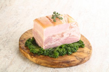 Ev yapımı domuz pastırması.