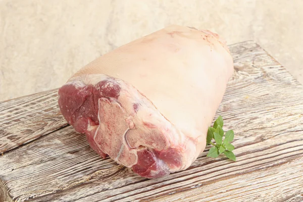 生の脂肪豚肉ナックルのための焼き — ストック写真