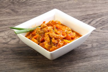 Sebzeli ve soslu et kebabı.