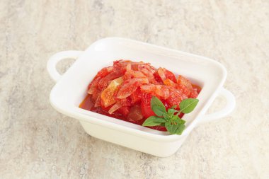 Sebzeli Macaristan vejetaryen Lecho atıştırması