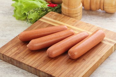 Atıştırmalık olarak et sosisi. Kahvaltı aperatifi.