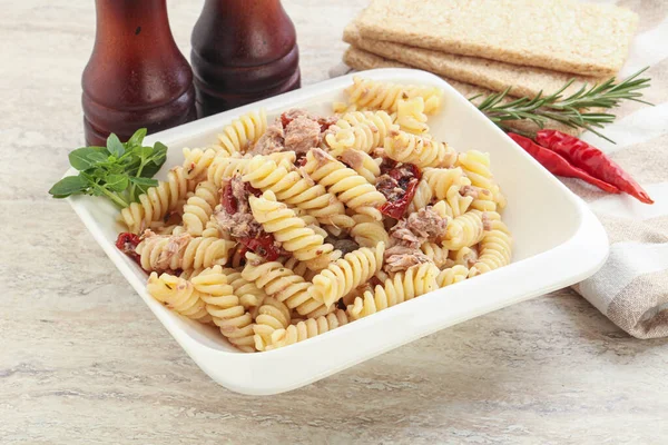 Pasta Con Atún Tomate Seco — Foto de Stock