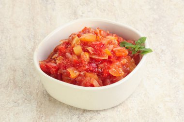 Sebzeli Macaristan vejetaryen Lecho atıştırması