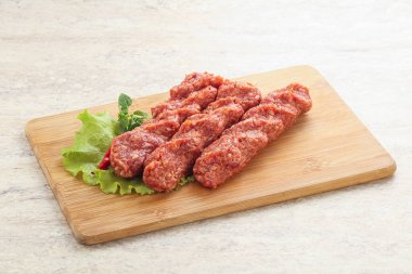 Çiğ et kebabı ızgara için kıyma.