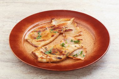 Unagi soslu ve otlu ızgara kalamar.