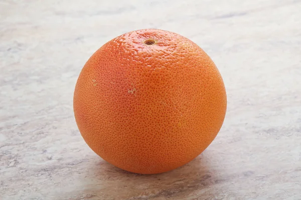 熟した甘いジューシーな赤グレープフルーツの分離 — ストック写真