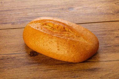 Ev yapımı beyaz ekmek, izole edilmiş.