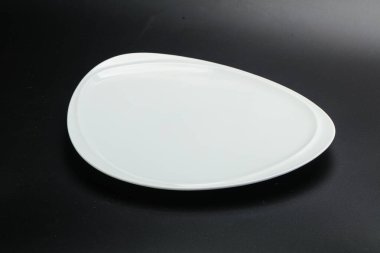 İzole edilmiş servis için beyaz boş tabak