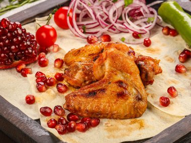 Tavuk ızgara soğan halkaları.