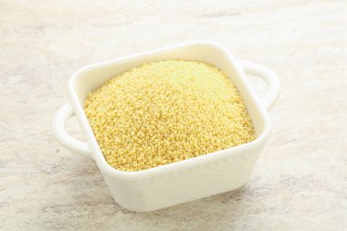 Pişirmek için klozette çiğ kuskus