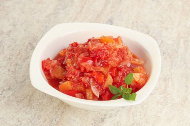 Sebzeli Macaristan vejetaryen Lecho atıştırması