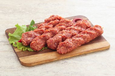 Çiğ et kebabı ızgara için kıyma.