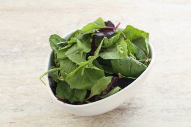 Vejetaryen karışımı yeşil vitamin salatası