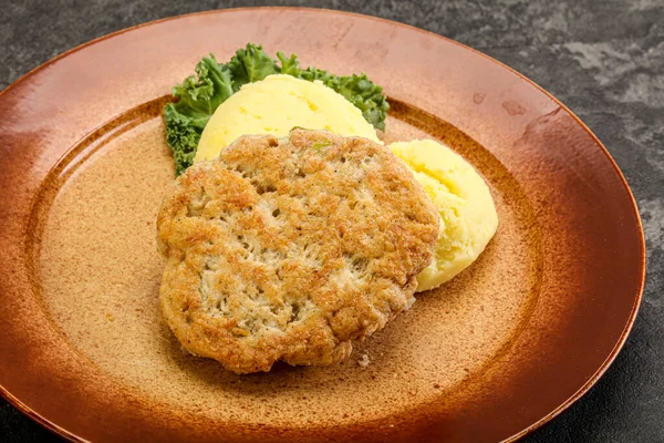 Kotlet Mielony Kurczaka Puree Ziemniaczanym — Zdjęcie stockowe