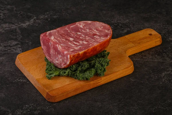 Sabroso Trozo Jamón Carne Sobre Tablero — Foto de Stock