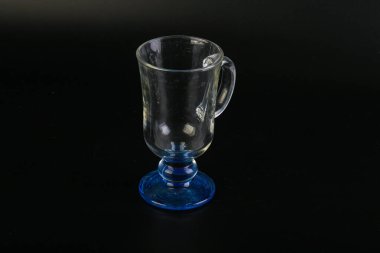 İzole edilmiş içecekler için boş cam bardak