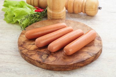 Atıştırmalık olarak et sosisi. Kahvaltı aperatifi.