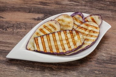 Izgara graffiti yumurta dilimleri ve zeytinyağı.