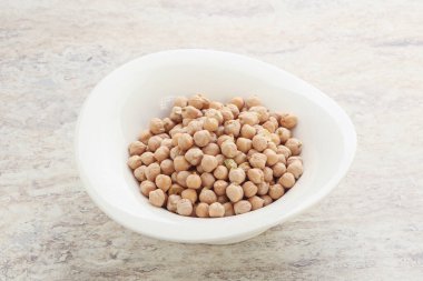 Kavanozda pişirmek için kuru fasulye.