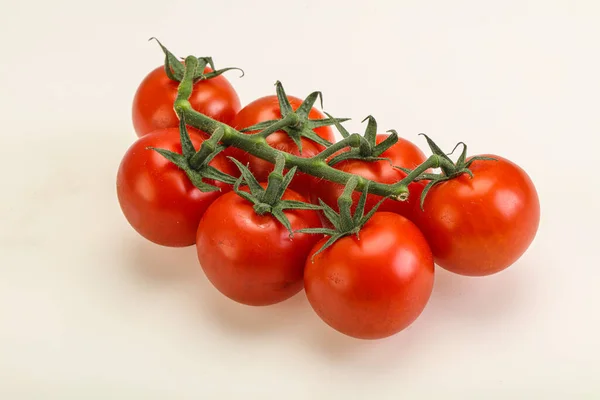 Rama Fresca Tomate Cherry Maduro Aislada — Foto de Stock