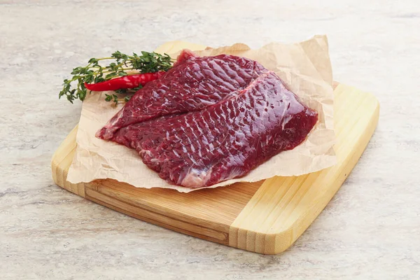 Izgara Için Çiğ Pala Bifteği Kekik Servis Edilir — Stok fotoğraf