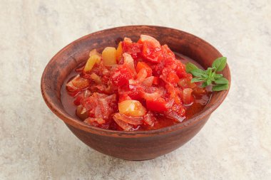 Sebzeli Macaristan vejetaryen Lecho atıştırması