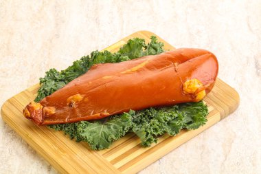 Atıştırmalık olarak füme tavuk göğsü.