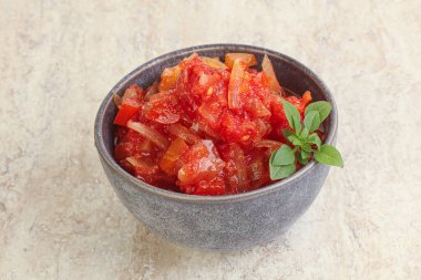 Sebzeli Macaristan vejetaryen Lecho atıştırması