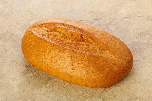 Ev yapımı beyaz ekmek, izole edilmiş.
