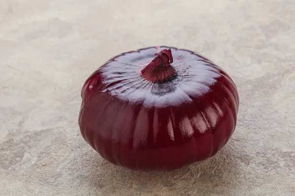 Cebola Vermelha Madura Para Cozinhar Isolada — Fotografia de Stock