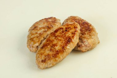 Ev yapımı pirzola ve kıyma.