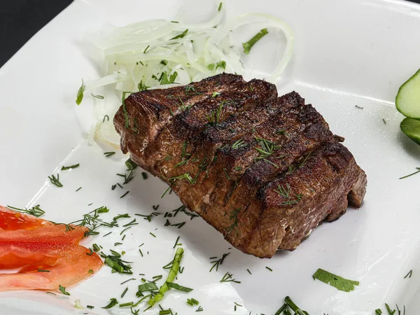 Steak Bœuf Grillé Servi Oignon Herbes — Photo