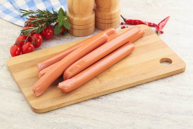 Kahvaltı için doğal haşlanmış domuz sosisi.