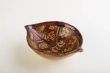 Mutfak için renkli boş kase izole