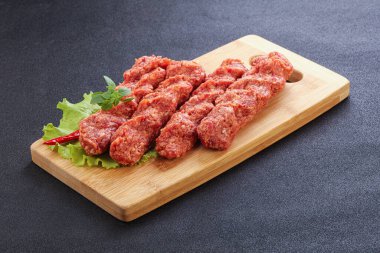 Çiğ et kebabı ızgara için kıyma.