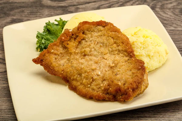 Krokante Kipfilet Schnitzel Met Aardappelpuree — Stockfoto