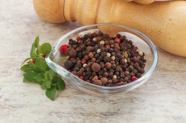 Lezzetli Peppercorn karışımı klozette.